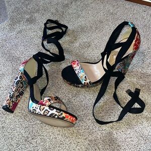 SHOEDAZZLE STRAPPY PUMPS NEVER WORN
